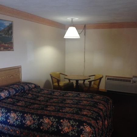 سالزبوري Knotty Pine Motel المظهر الخارجي الصورة