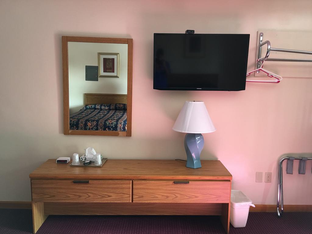 سالزبوري Knotty Pine Motel المظهر الخارجي الصورة